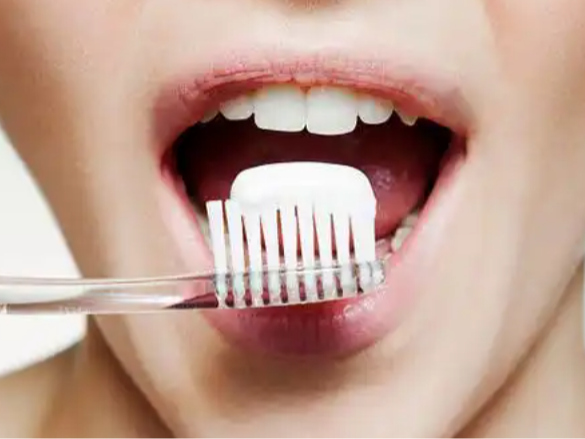 上了年紀(jì)的老年人如何刷牙？